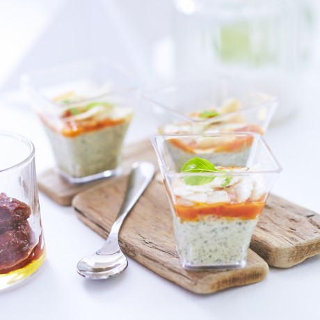 Verrine pesto, tomate mi-séchée et parmesan