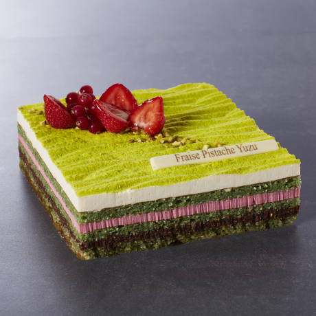 - Entremet fraise pistache yuzu 24 personnes